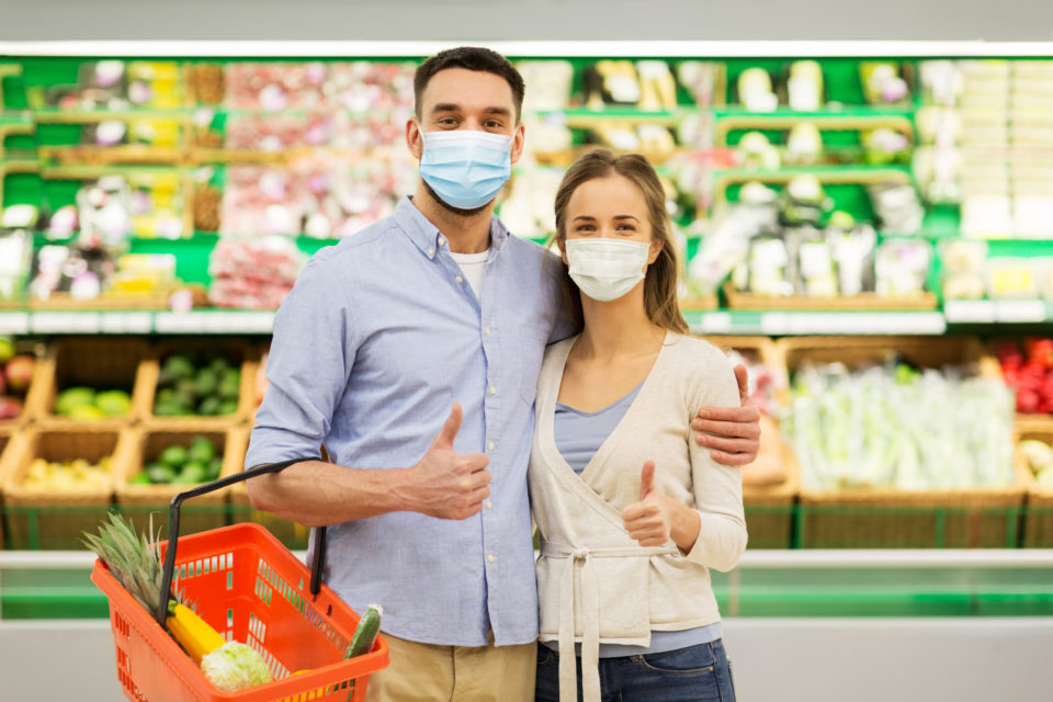 Couple-heureux-au-supermarche-960x640.jpg